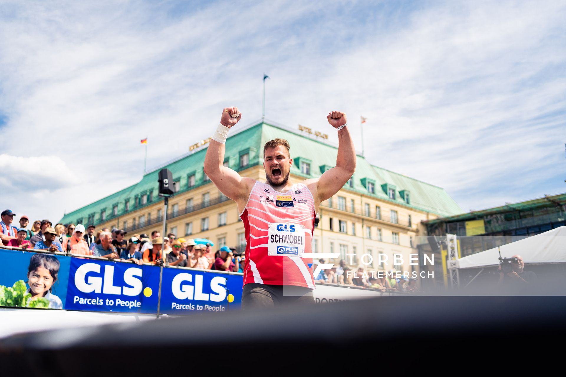 Leon Schwoebel (LG Rhein-Wied) beim Kugelstossen waehrend der deutschen Leichtathletik-Meisterschaften auf dem Pariser Platz am 24.06.2022 in Berlin